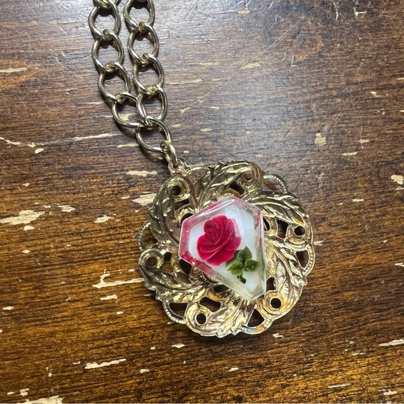 Up-cycled gold tone chunky chain necklace with vintage resin rose pendant - Picture 3 of 13